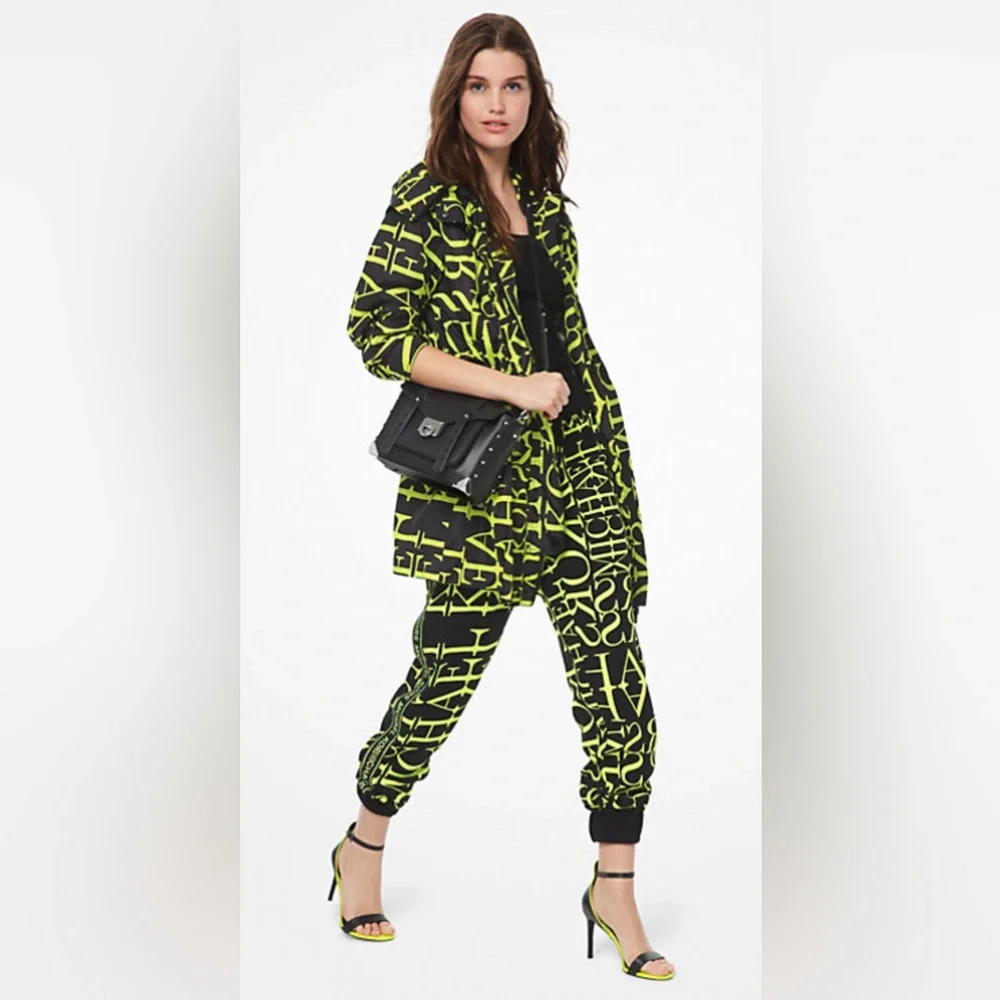 Michael Kors Newsprint Logo Cady Joggers Style #MU93H67BSG - Picture 3 of 13